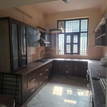 Kitchen in 3 BHK Builder Floor at Eldeco Ananda, Sector 47 – for Rent