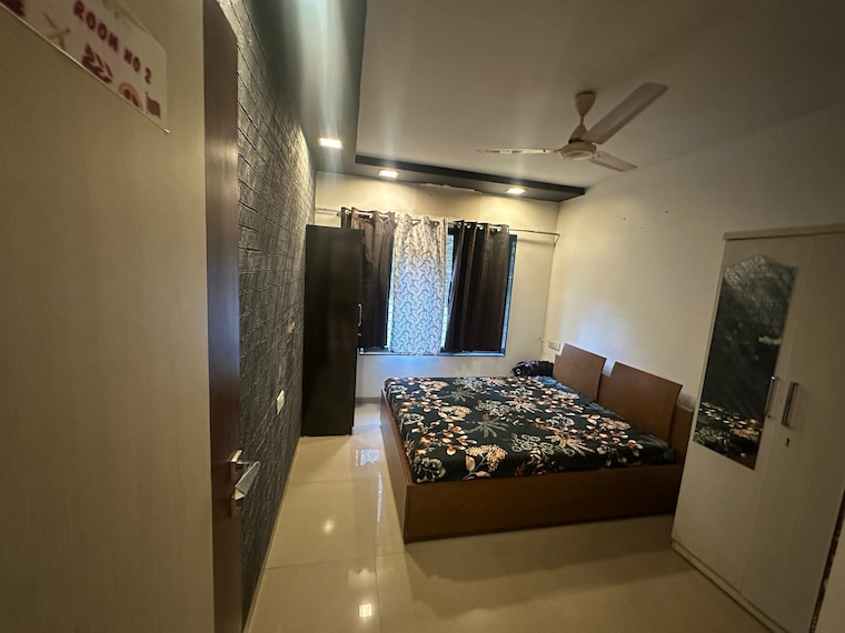 Room, kandivali east Pg For Boys & Girls In Kandivali East 9524754