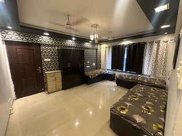  Pg For Rent in Kandivali East