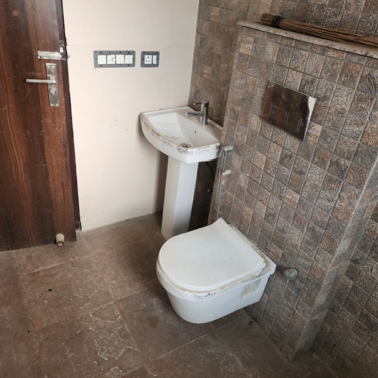 Bathroom, dlf phase ii 6+ Bedroom 275 Sq.Yd. Independent House In Dlf Phase ii Gurgaon 9524779