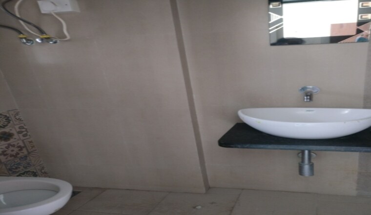 Bathroom, vile parle east 3 Bedroom 810 Sq.Ft. Apartment In Vile Parle East Mumbai 9524774