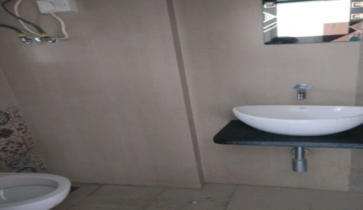 Bathroom, vile parle east 3 Bedroom 810 Sq.Ft. Apartment In Vile Parle East Mumbai 9524887
