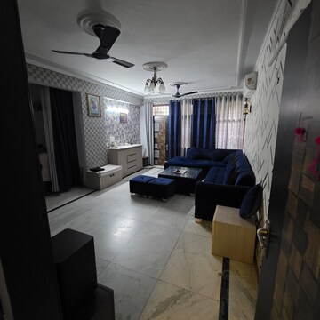 Living Room in 6 BHK Independent House at Dlf Phase ii – for Sale