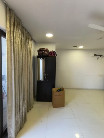 Room in 4 BHK Apartment at Oakwood Hills, Baner – for Sale