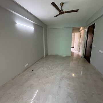 Room in 3 BHK Apartment at Signature Global City, Sector 37d – for Rent