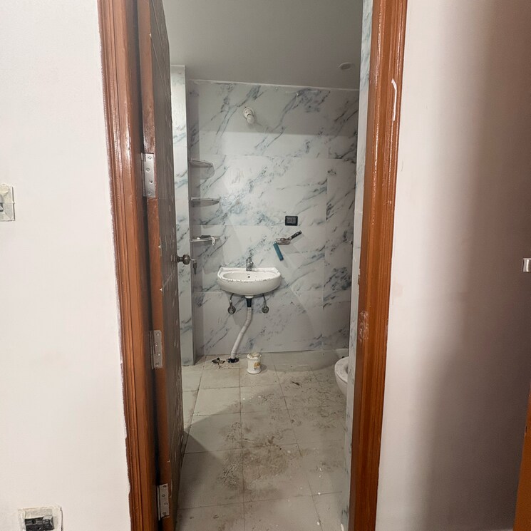 Attached Bathroom, puri-kohinoor 3 Bedroom 1422 Sq.Ft. Apartment In Tikawali Faridabad 9524846