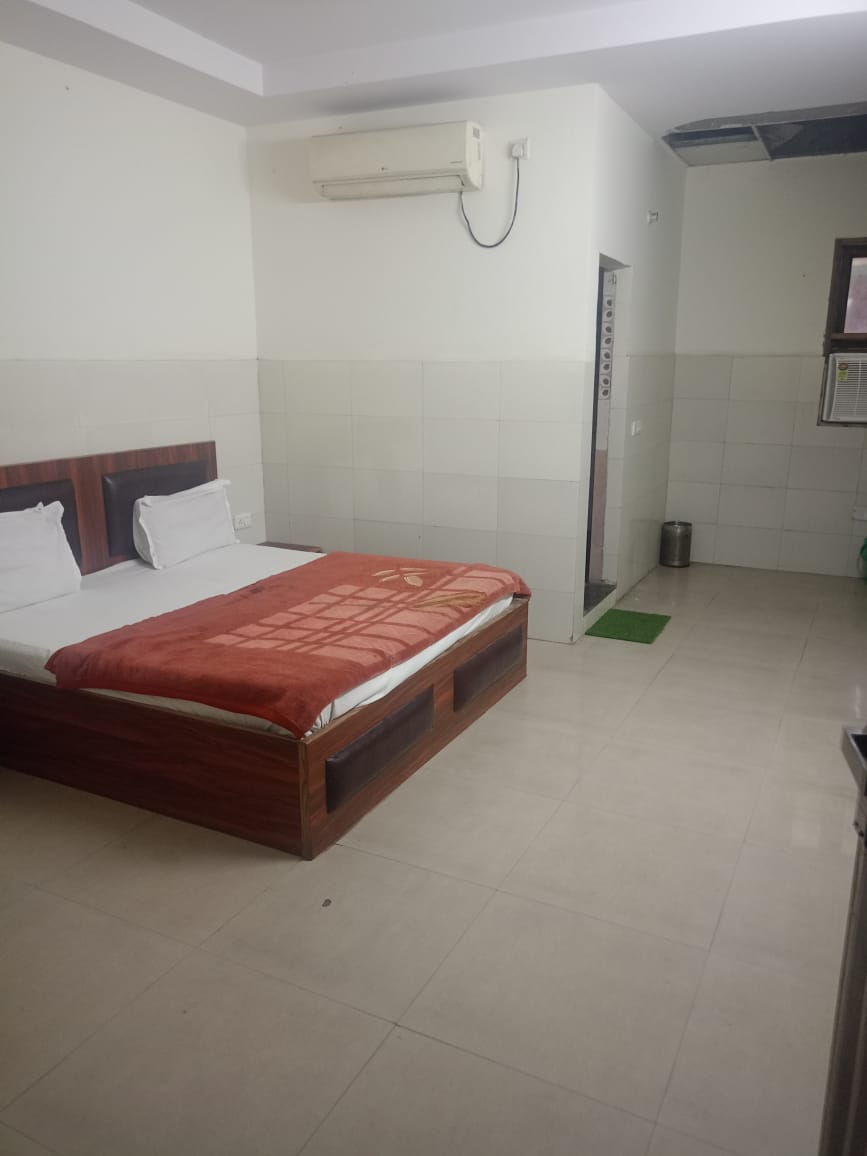 3 BHK + Extra Room Apartment For Rent in Strategic Royal Court