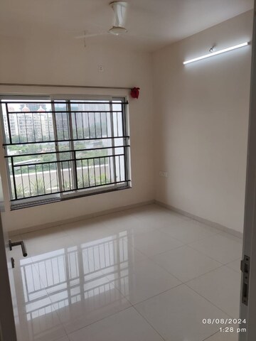 Room in 2 BHK Apartment at Colonnade Apartment, Kharadi – for Rent