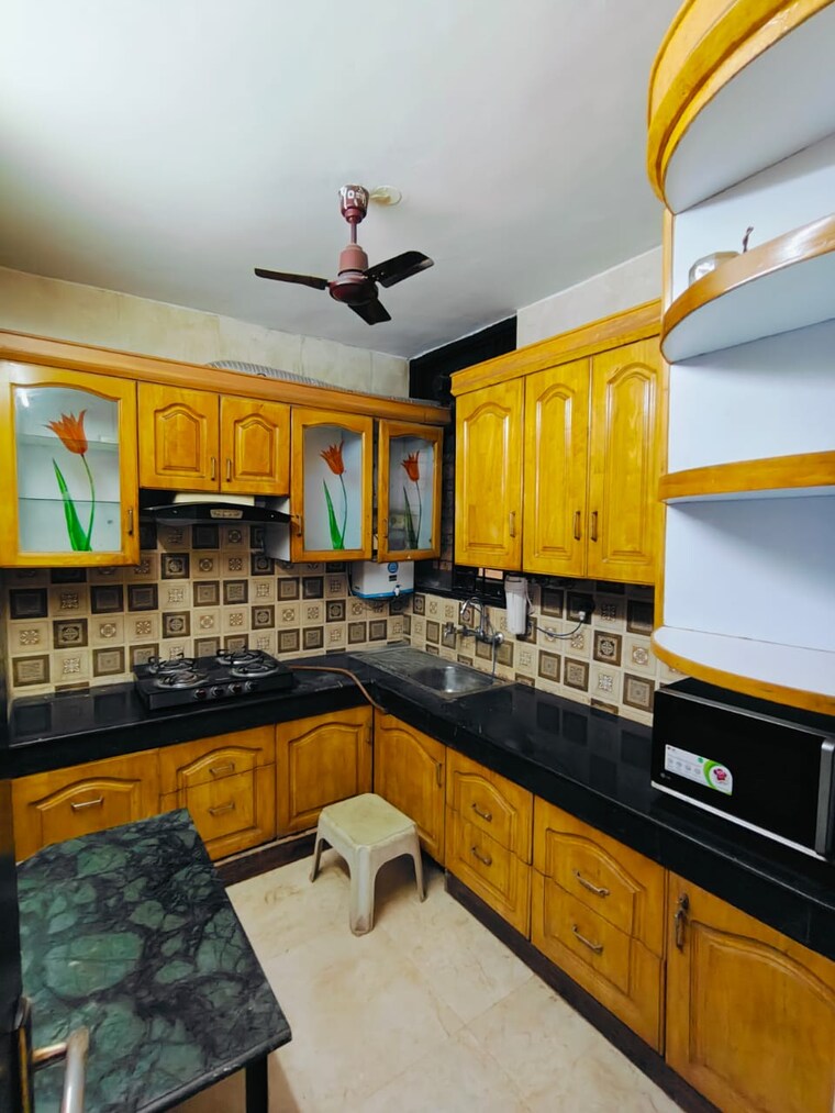 Kitchen, ardee-mall 3 Bedroom 250 Sq.Yd. Builder Floor In Sector 52 Gurgaon 9524924