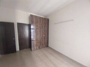 Room in 3 BHK Builder Floor at Sector 16c Greater Noida – for Rent