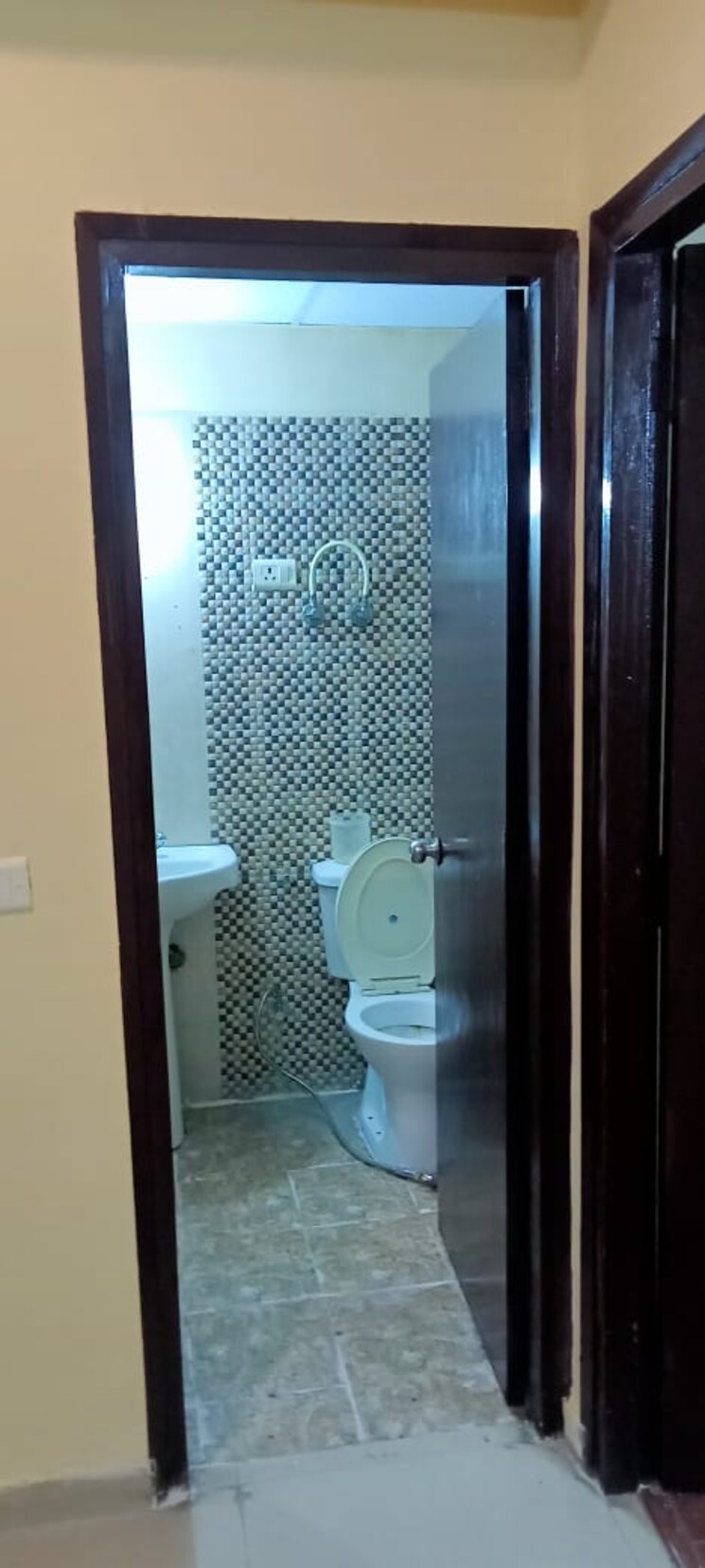 Bathroom, ajnara-le-garden 3 Bedroom 1295 Sq.Ft. Apartment In Sector 16b Greater Noida Greater Noida 9524940