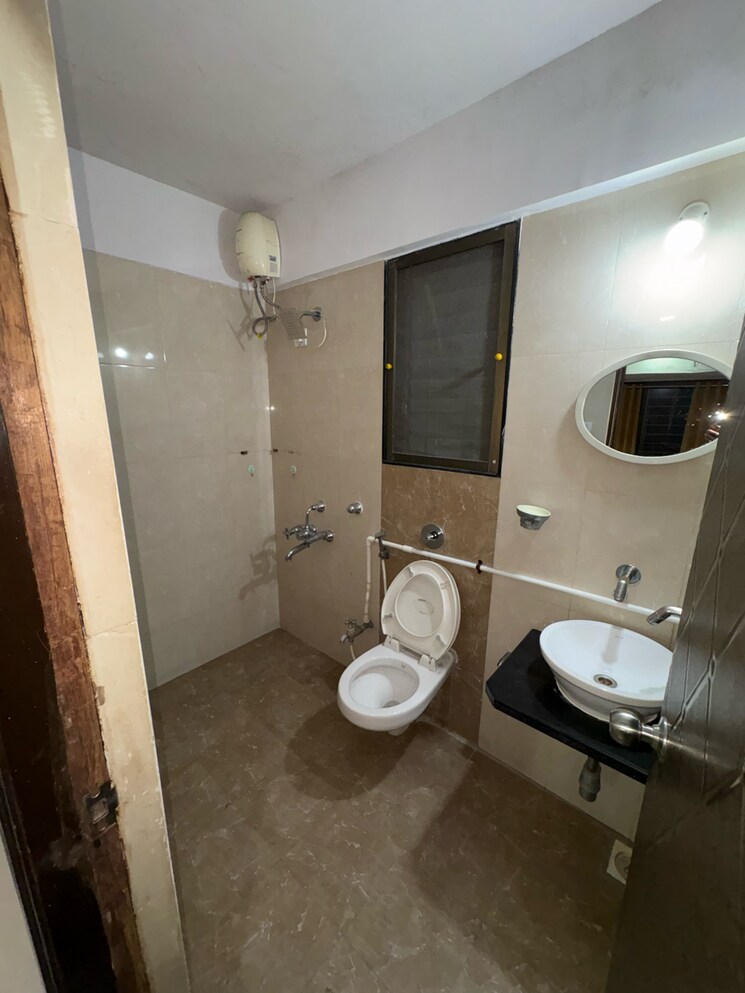 Bathroom, sudarshan-sky-garden-mumbai 2.5 Bedroom 760 Sq.Ft. Apartment In Anand Nagar Thane 9525124
