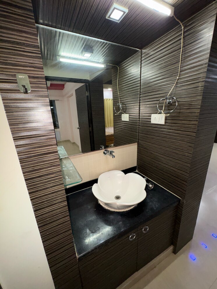 Bathroom, sudarshan-sky-garden-mumbai 2.5 Bedroom 760 Sq.Ft. Apartment In Anand Nagar Thane 9525124