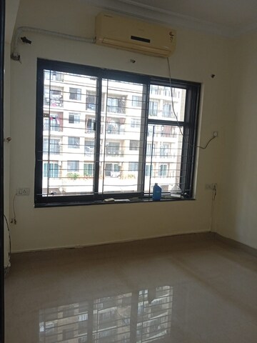 Room in 2 BHK Apartment at K Raheja Raheja Residency, Malad East – for Rent