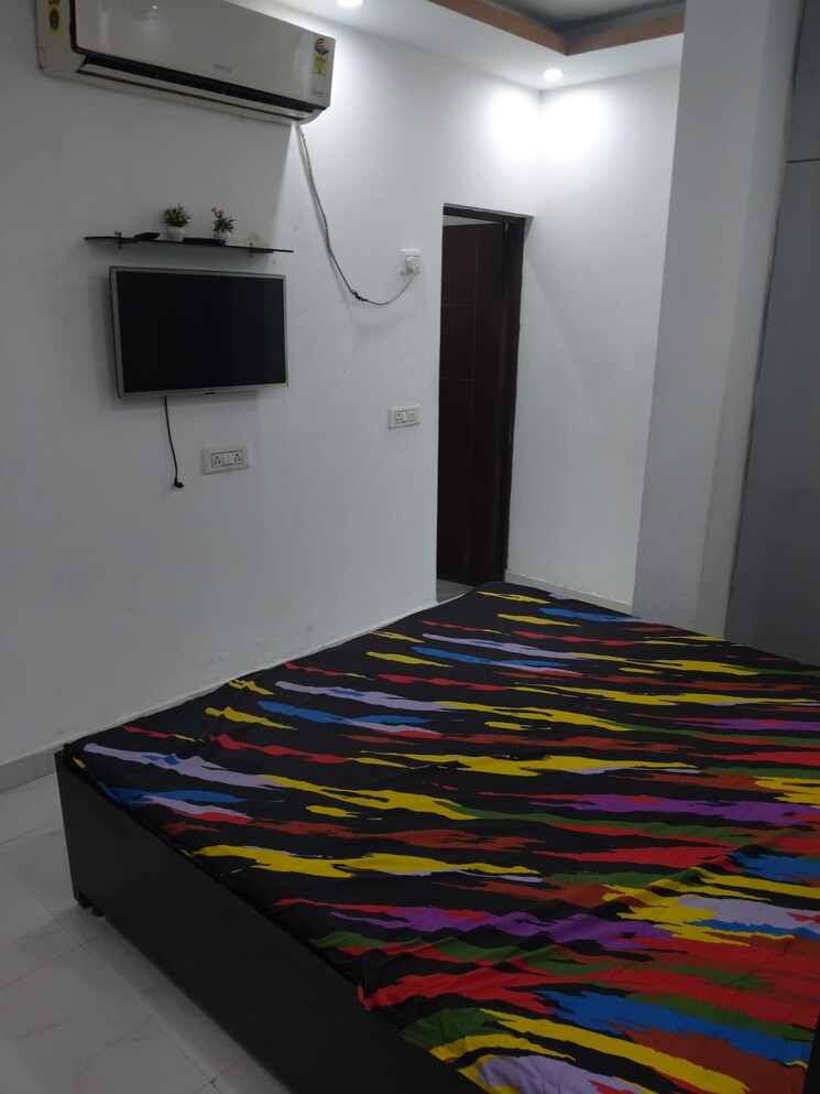 Bedroom, lajpat nagar 4 1.5 Bedroom 600 Sq.Ft. Apartment In Lajpat Nagar 4 Delhi 9525186