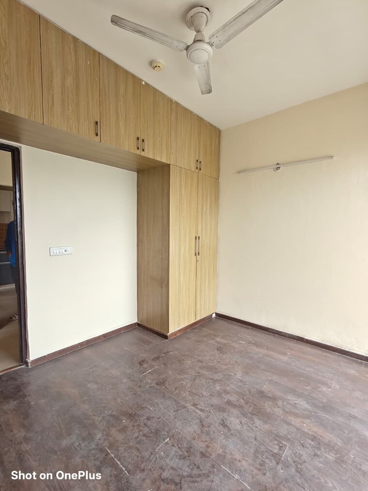 Room, sector 16c greater noida 2 Bedroom 1000 Sq.Ft. Apartment In Sector 16c Greater Noida Greater Noida 9525286