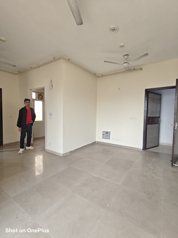 Room, sector 16c greater noida 2 Bedroom 1000 Sq.Ft. Apartment In Sector 16c Greater Noida Greater Noida 9525286