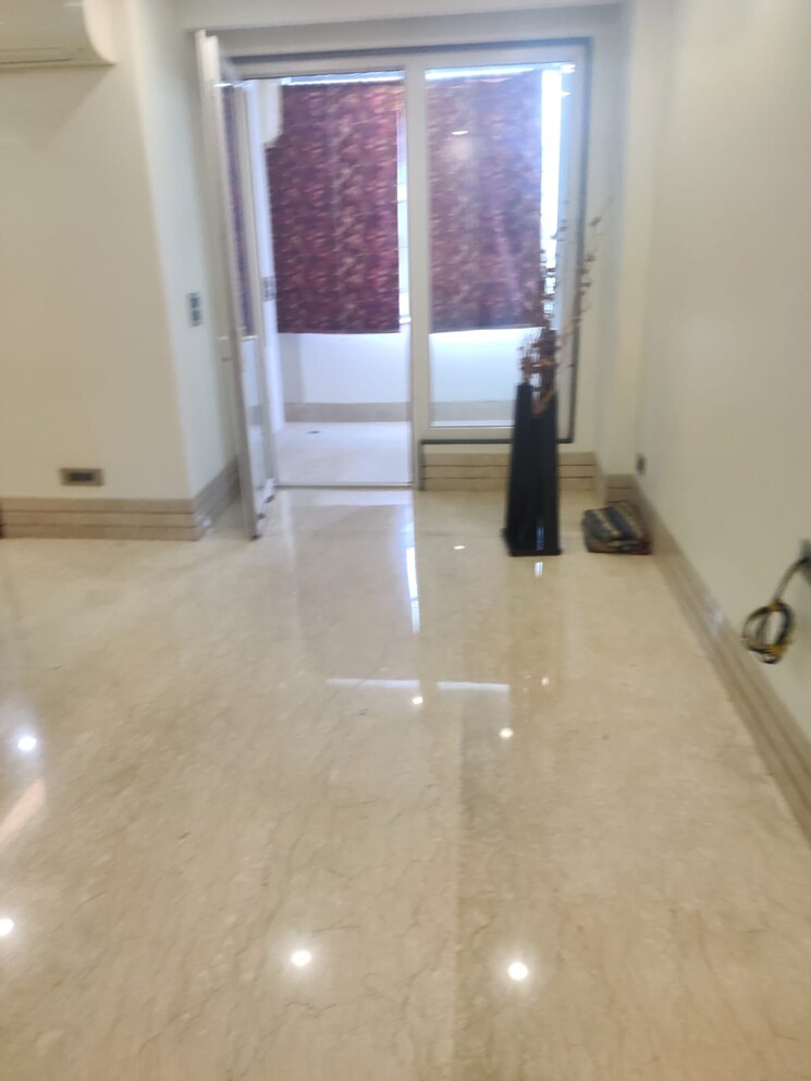 Living Room, green park 4 Bedroom 320 Sq.Yd. Builder Floor In Green Park Delhi 9525249