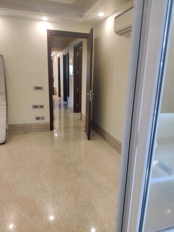 Room in 4 BHK Builder Floor at Green Park – for Rent