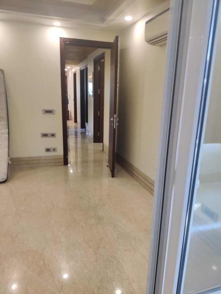 Room, green park 4 Bedroom 320 Sq.Yd. Builder Floor In Green Park Delhi 9525249