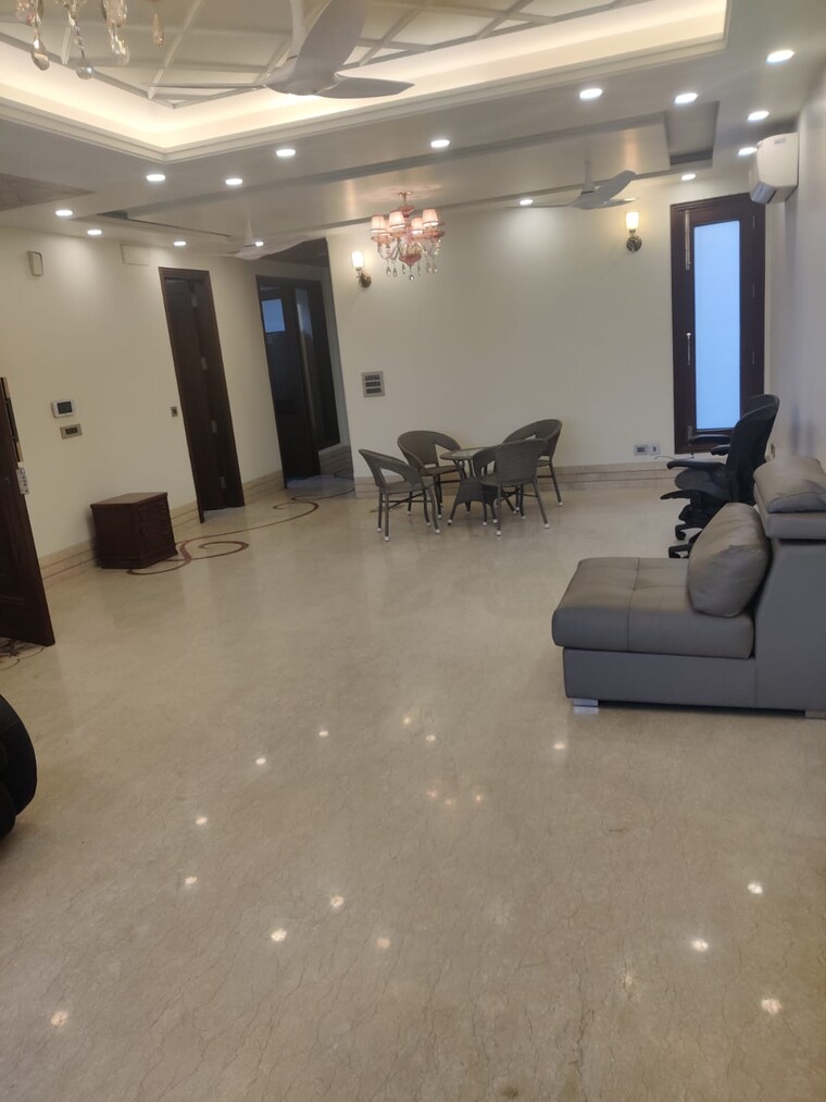 Living Room, green park 4 Bedroom 320 Sq.Yd. Builder Floor In Green Park Delhi 9525249