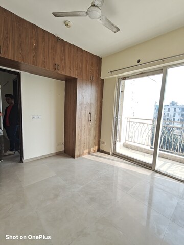 Room in 2 BHK Apartment at Sector 16c Greater Noida – for Rent