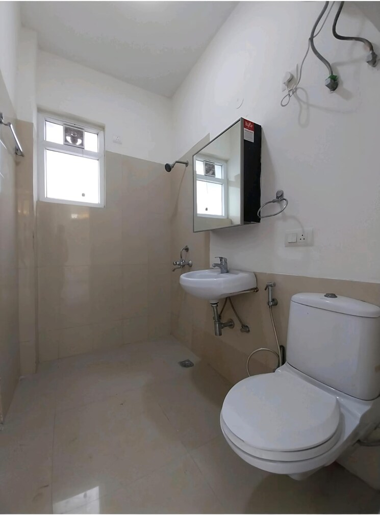 Bathroom, emaar-mgf-emerald-hills 3 Bedroom 1585 Sq.Ft. Apartment In Sector 65 Gurgaon 9525372