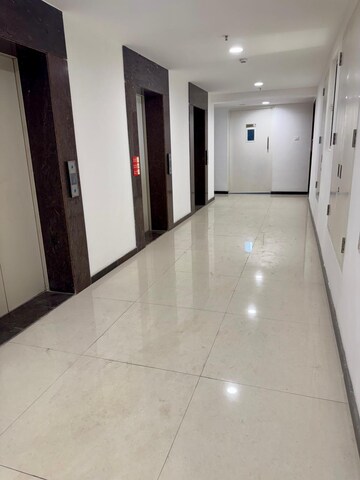 Lift in 3 BHK Apartment at Lodha Amara, Kolshet Road – for Sale