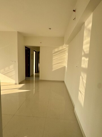 Room in 3 BHK Apartment at Lodha Amara, Kolshet Road – for Sale