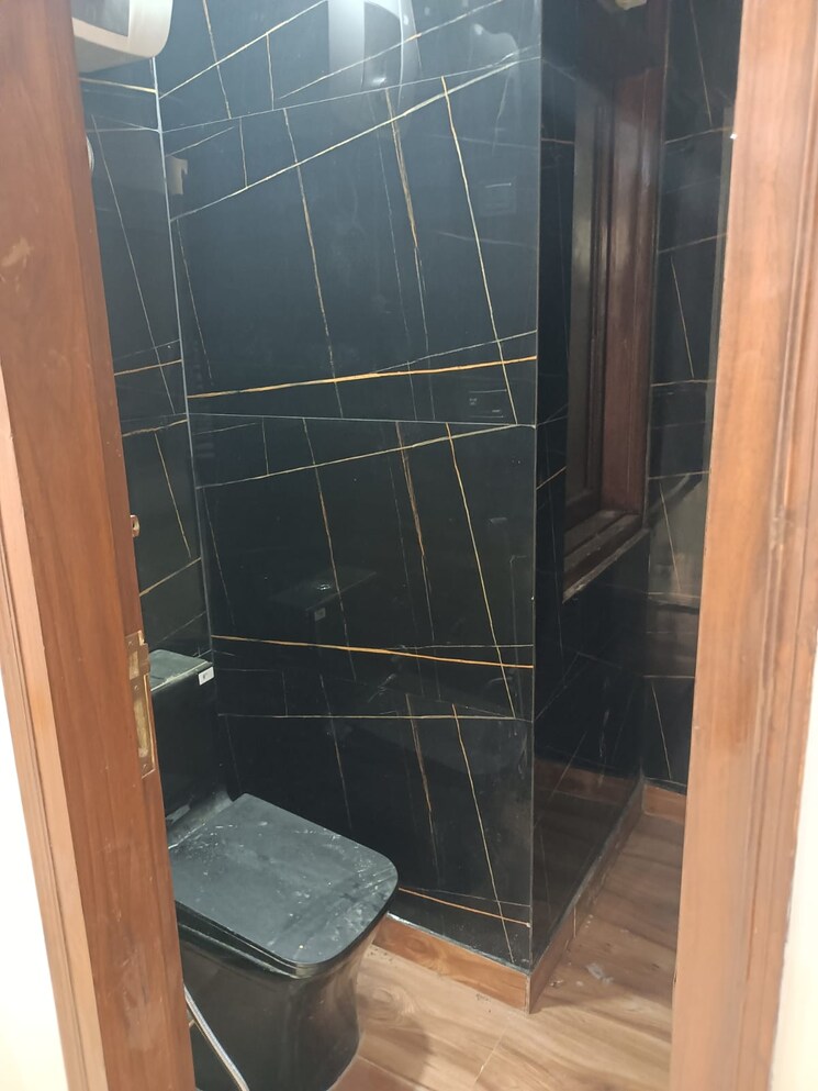 Attached Bathroom, vivek vihar 3 Bedroom 1250 Sq.Ft. Builder Floor In Vivek Vihar Delhi 9525461