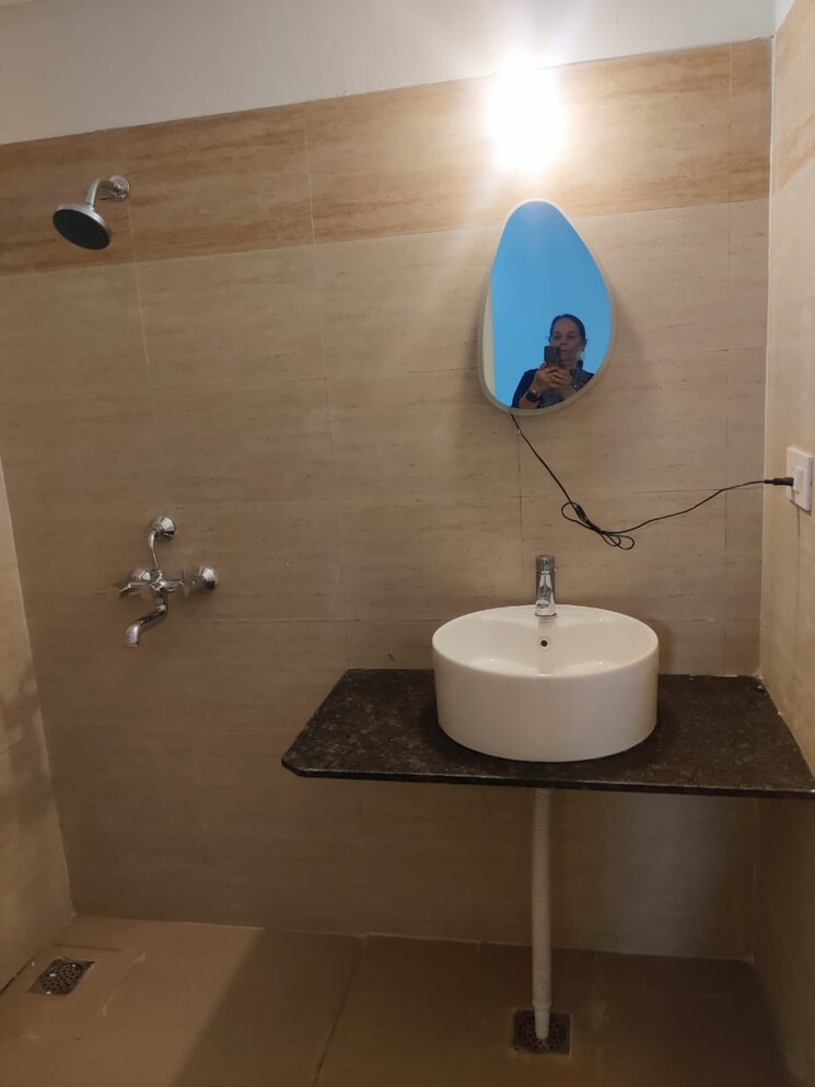 Bathroom, sushma-valencia 3 Bedroom 1800 Sq.Ft. Apartment In International Airport Road Zirakpur 9525409