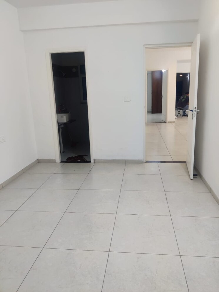 Room, sushma-valencia 3 Bedroom 1800 Sq.Ft. Apartment In International Airport Road Zirakpur 9525409