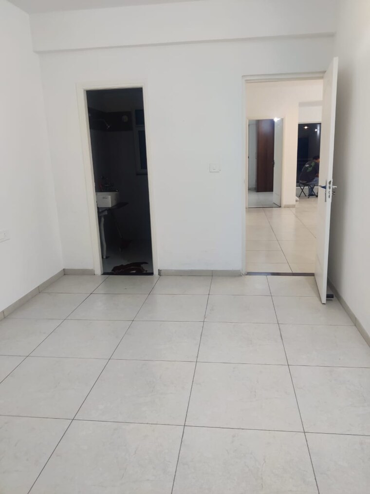 Room, sushma-valencia 3 Bedroom 1800 Sq.Ft. Apartment In International Airport Road Zirakpur 9525409