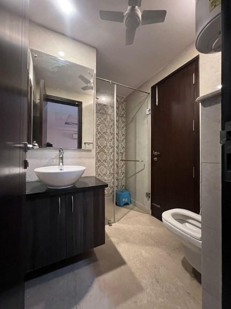 Bathroom, freedom fighters enclave 3 Bedroom 1650 Sq.Ft. Apartment In Freedom Fighters Enclave Delhi 9525456