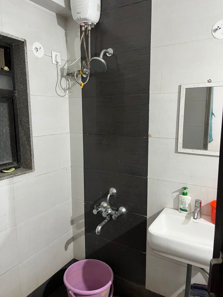 Bathroom, indira nagar 2 Bedroom 900 Sq.Ft. Apartment In Indira Nagar Nashik 9525480