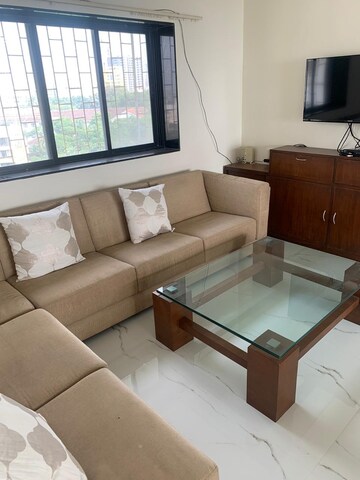 Team Area in 2 BHK Apartment at Landmark Building Bandra West, Bandra West – for Rent