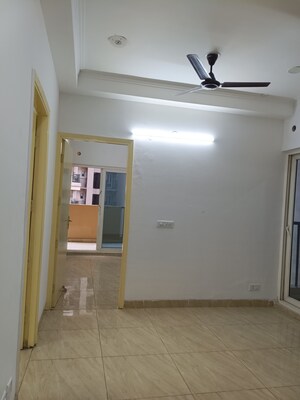 Room in 2 BHK Apartment at Gaur City 2 - 14th Avenue, Sector 16c Greater Noida – for Rent