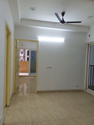 Room in 2 BHK Apartment at Gaur City 2 - 14th Avenue, Sector 16c Greater Noida – for Rent