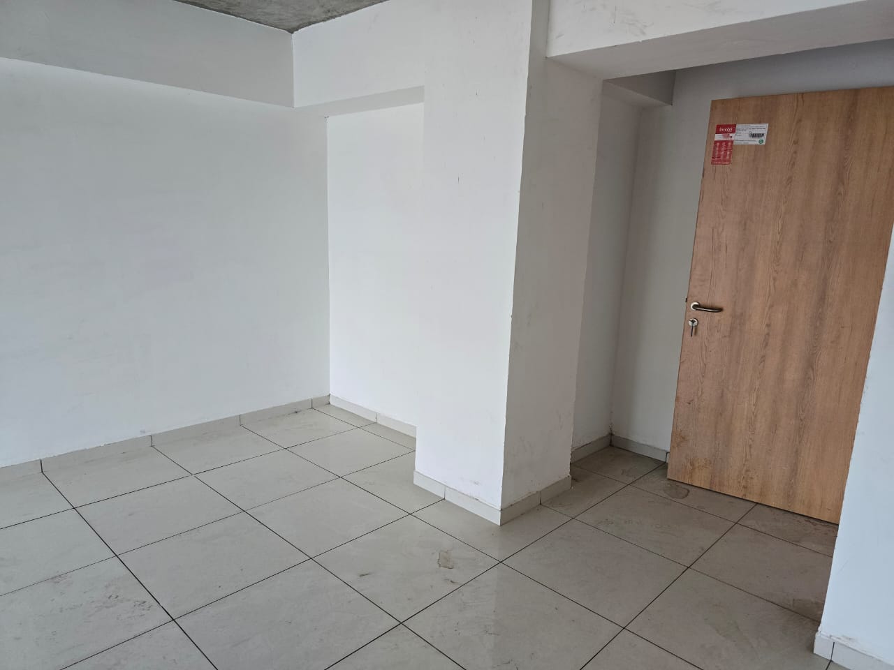 Office Space For Rent in Pehel Lakeview 