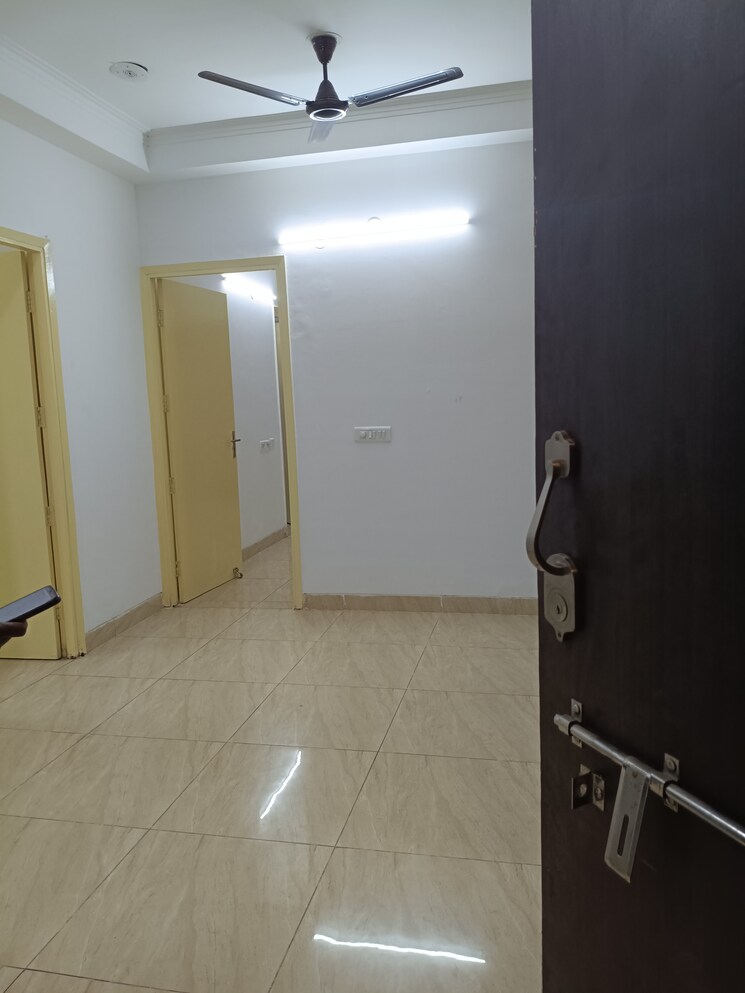 Room, gaur-city-2-14th-avenue 2 Bedroom 955 Sq.Ft. Apartment In Sector 16c Greater Noida Greater Noida 9525510