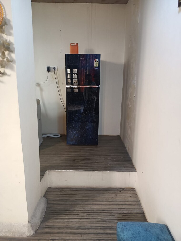 Room, surajmal vihar 1 RK 500 Sq.Ft. Builder Floor In Surajmal Vihar Delhi 9525606