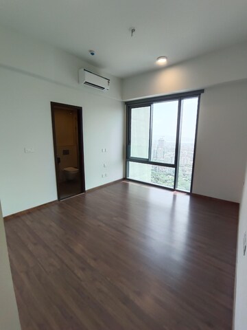 Room in 2 BHK Apartment at Piramal Mahalaxmi North Tower, Mahalaxmi – for Rent