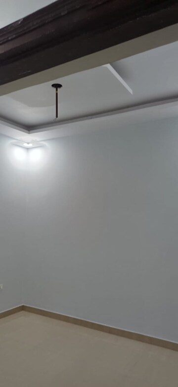 Room in 2 BHK Independent House at Jankipuram – for Sale