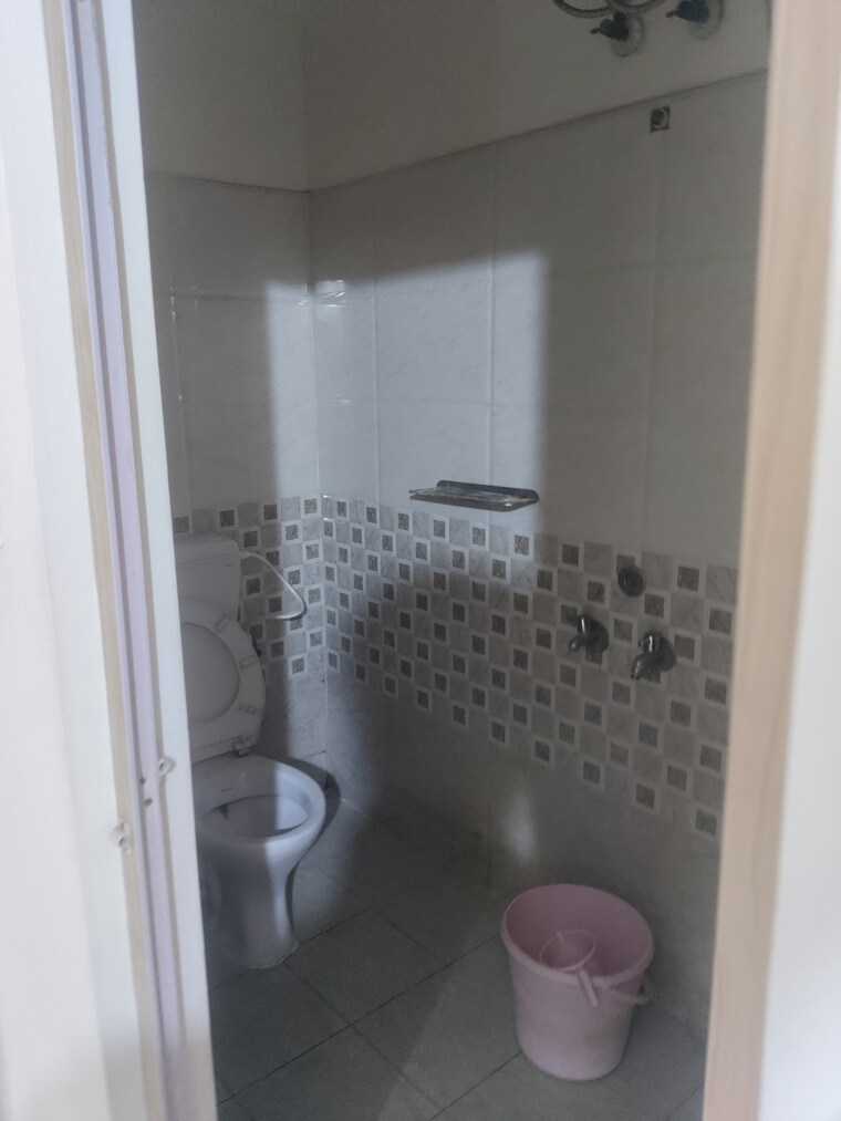 Bathroom, krishna-residency-kadubeesanahalli 1 Bedroom 600 Sq.Ft. Apartment In Kadubeesanahalli Bangalore 9525621