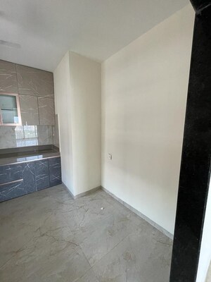 Room in 2.5 BHK Apartment at Godrej The Trees, Vikhroli East – for Rent