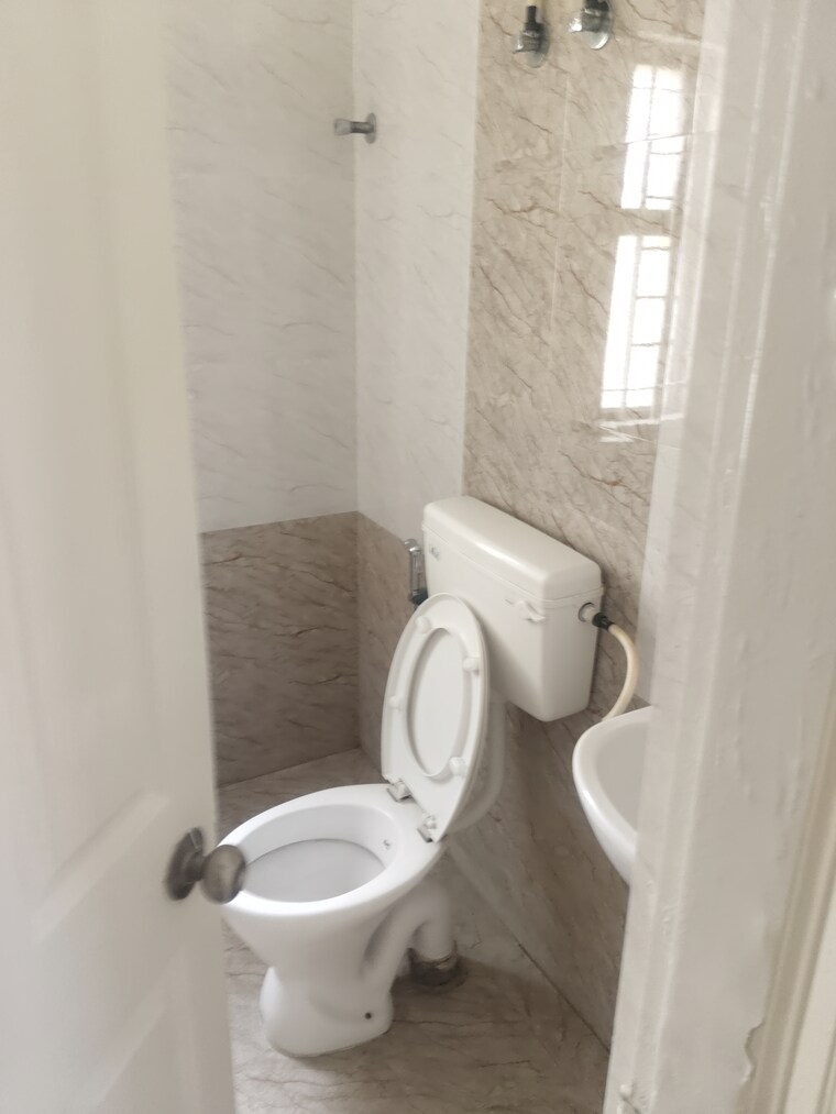 Bathroom, krishna-residency-kadubeesanahalli 1 Bedroom 700 Sq.Ft. Apartment In Kadubeesanahalli Bangalore 9525671