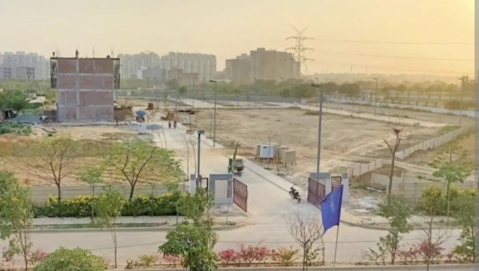 Plot For Sale in Bptp District 1 Sector 81