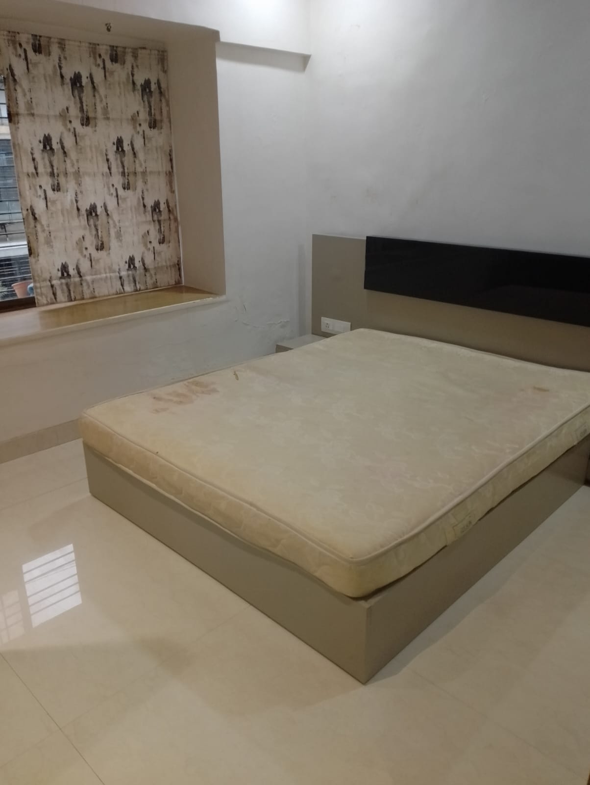2 BHK + Extra Room Apartment For Rent in Andheri West