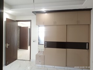 Room in 3 BHK Builder Floor at Vasant Kunj – for Rent