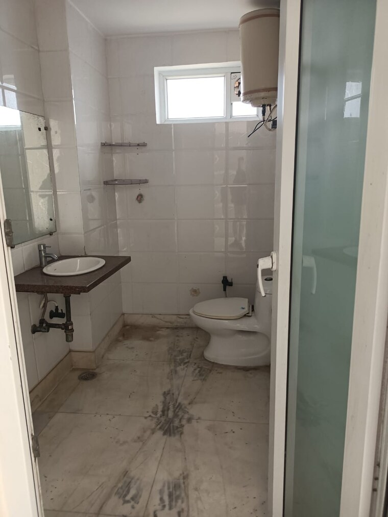Bathroom, sharad-vihar 3 Bedroom 2300 Sq.Ft. Builder Floor In Karkardooma Delhi 9525967
